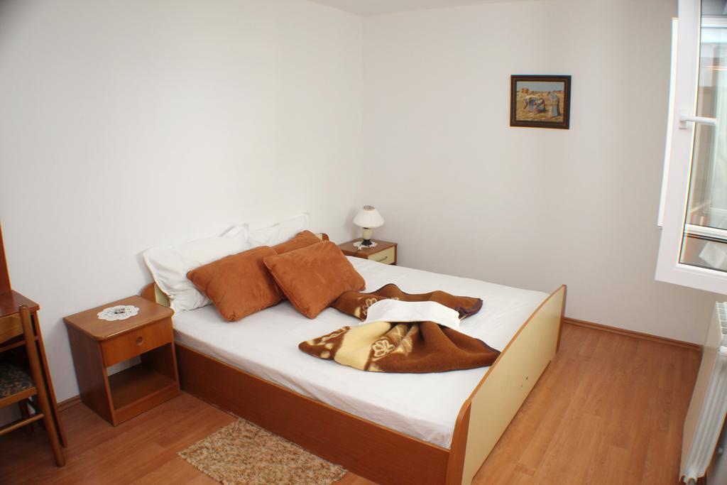 Apartma Mimoza *
